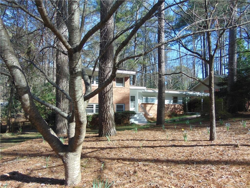 3 bedroom, 1,800 sq ft single family residence sold at 2615 Tanglewood Road, Decatur, GA 30033