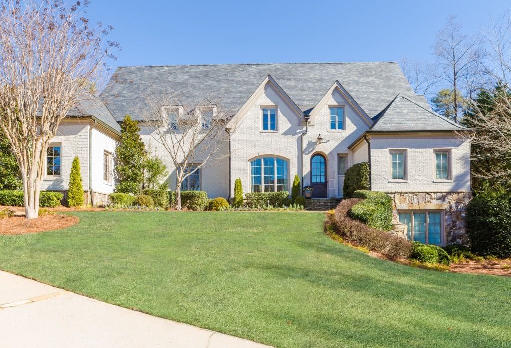 6 bedroom, 6,895 sq ft single family residence sold at 4211 Whitestone Place, Atlanta, GA 30327