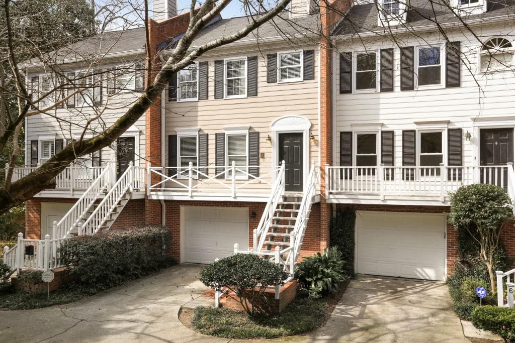 2 bedroom, 1,338 sq ft condominium sold at 104 Terrace Drive 5, Atlanta, GA 30305