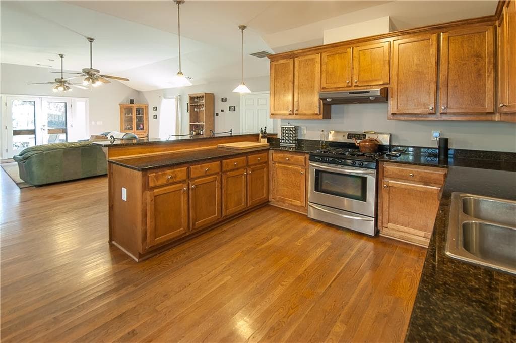 3 bedroom, 2,430 sq ft single family residence sold at 33 Spence Avenue, Atlanta, GA 30317