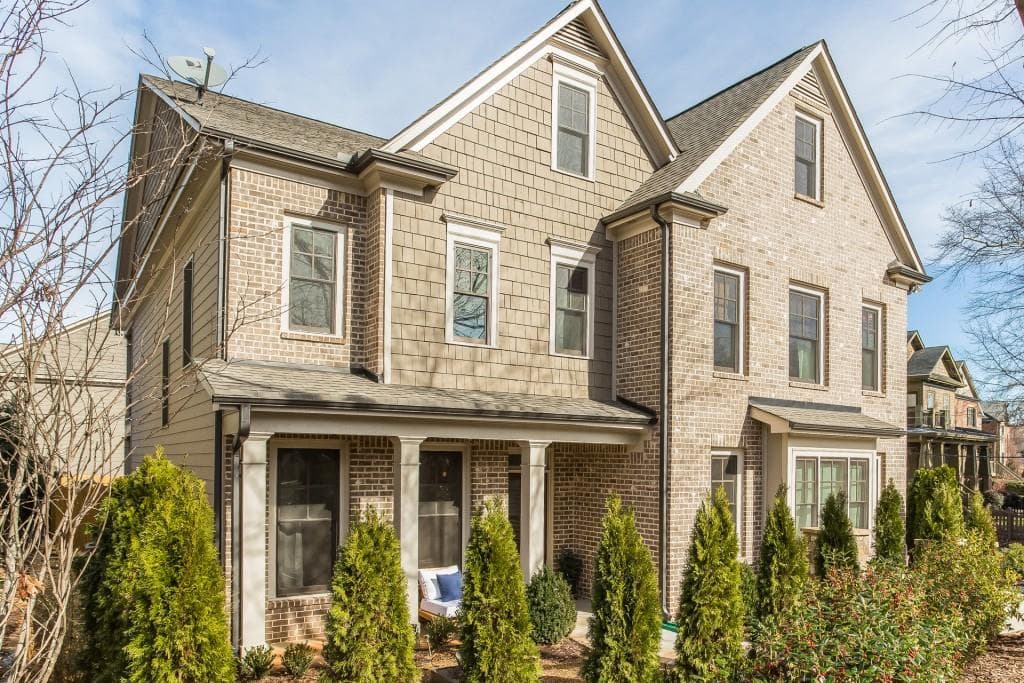 5 bedroom, 3,425 sq ft single family residence sold at 1258 Windsor Parkway, Brookhaven, GA 30319