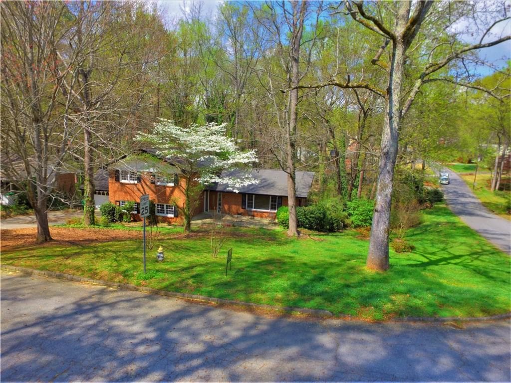 5 bedroom, 2,599 sq ft single family residence sold at 3088 SILVAPINE Trail, Atlanta, GA 30345