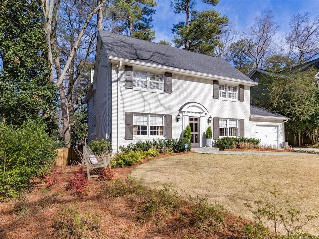 4 bedroom, 3,744 sq ft single family residence sold at 935 Glenbrook Drive, Atlanta, GA 30318