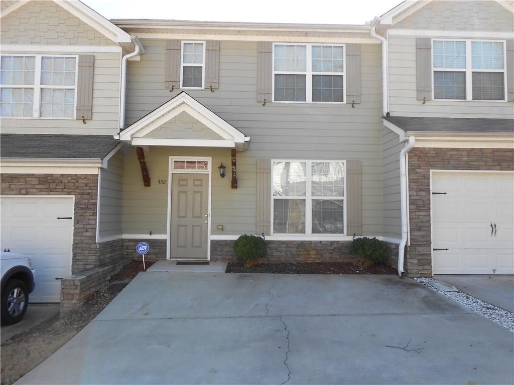 3 bedroom townhouse sold at 4112 Stone Trace Drive, East Point, GA 30344