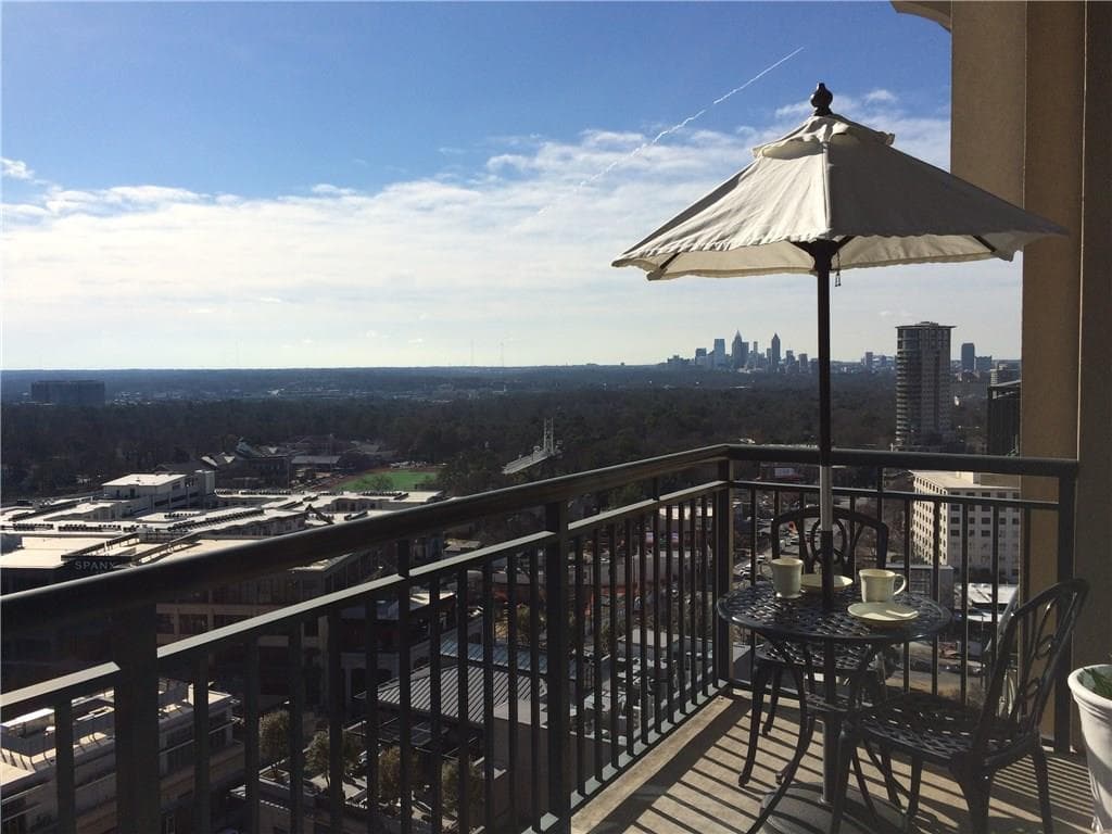 2 bedroom, 1,233 sq ft condominium sold at 3040 Peachtree Road 1703, Atlanta, GA 30305