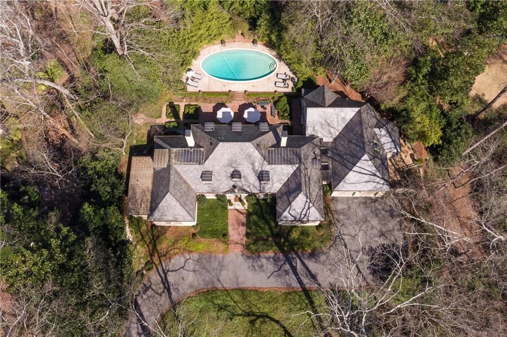 4 bedroom, 5,537 sq ft single family residence sold at 3517 Dumbarton Road, Atlanta, GA 30327