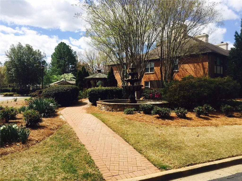 1 bedroom, 990 sq ft condominium sold at 105 Brittany Court 105, Duluth, GA 30096