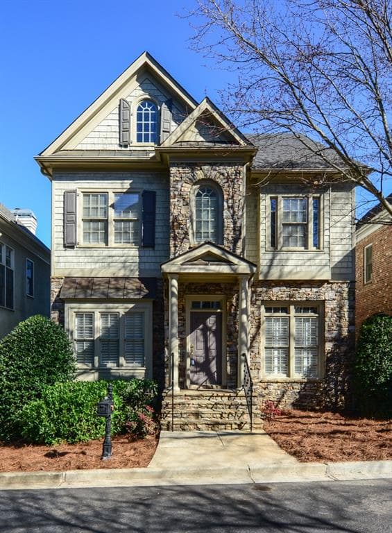 3 bedroom, 2,752 sq ft single family residence sold at 2694 Lenox Road, Atlanta, GA 30324