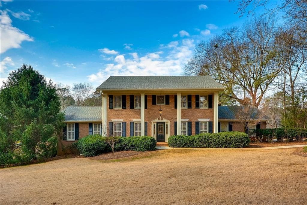 5 bedroom, 4,104 sq ft single family residence sold at 2828 Cravey Drive, Atlanta, GA 30345