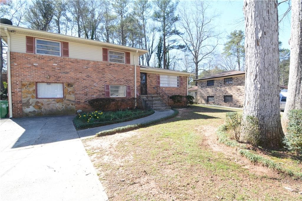 4 bedroom, 2,462 sq ft single family residence sold at 2303 Shamrock Drive, Decatur, GA 30032