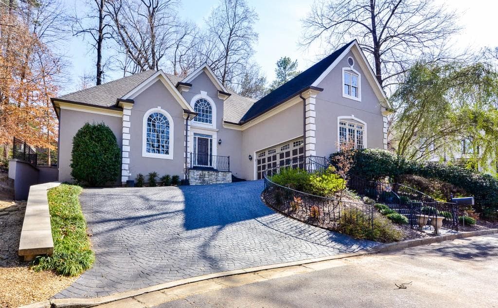 4 bedroom, 4,388 sq ft single family residence sold at 9 Vale Close, Atlanta, GA 30324