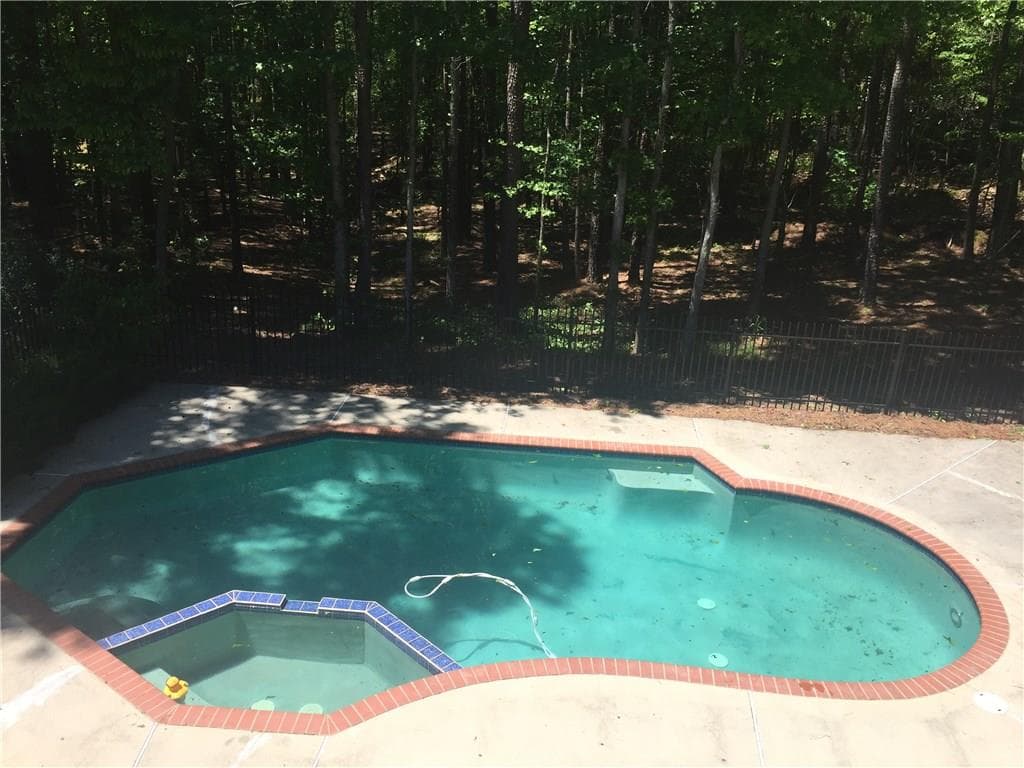 5 bedroom, 3,624 sq ft single family residence sold at 2005 Walnut Creek Crossing, Alpharetta, GA 30005