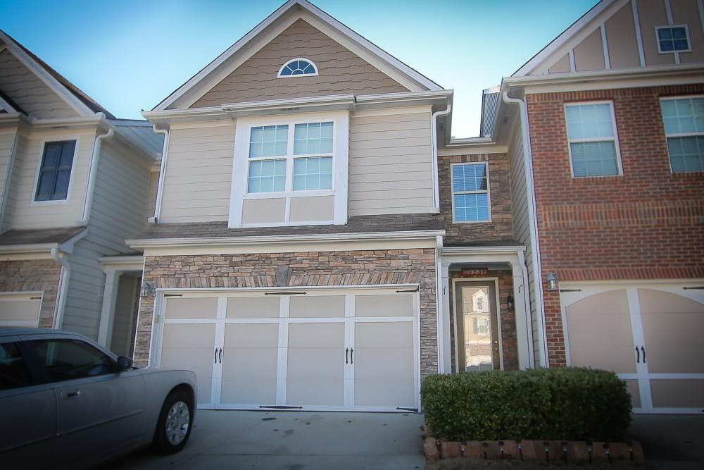 3 bedroom, 1,946 sq ft townhouse sold at 923 Pierce Ivy Court, Lawrenceville, GA 30043