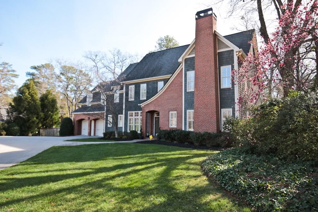 5 bedroom, 4,705 sq ft single family residence sold at 3071 Westminster Circle, Atlanta, GA 30327