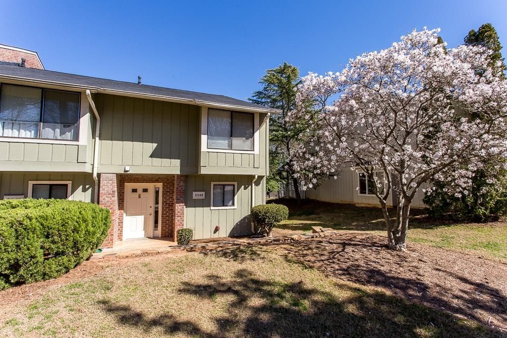 2 bedroom condominium sold at 2048 Powers Ferry Trace, Marietta, GA 30067