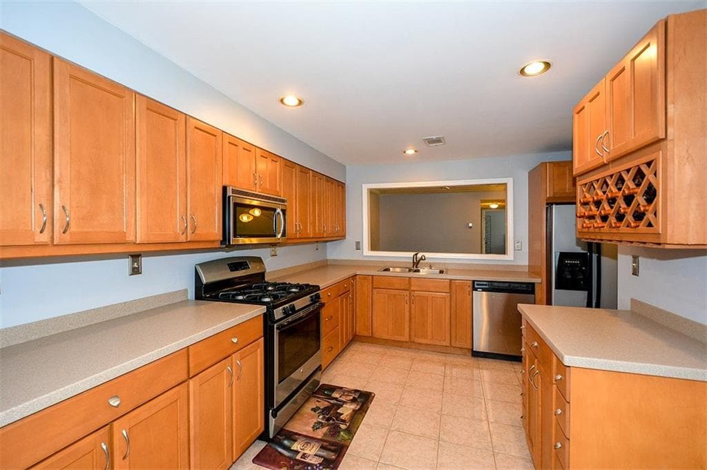 2 bedroom, 1,187 sq ft condominium sold at 2901 Lenox Road 508, Atlanta, GA 30324