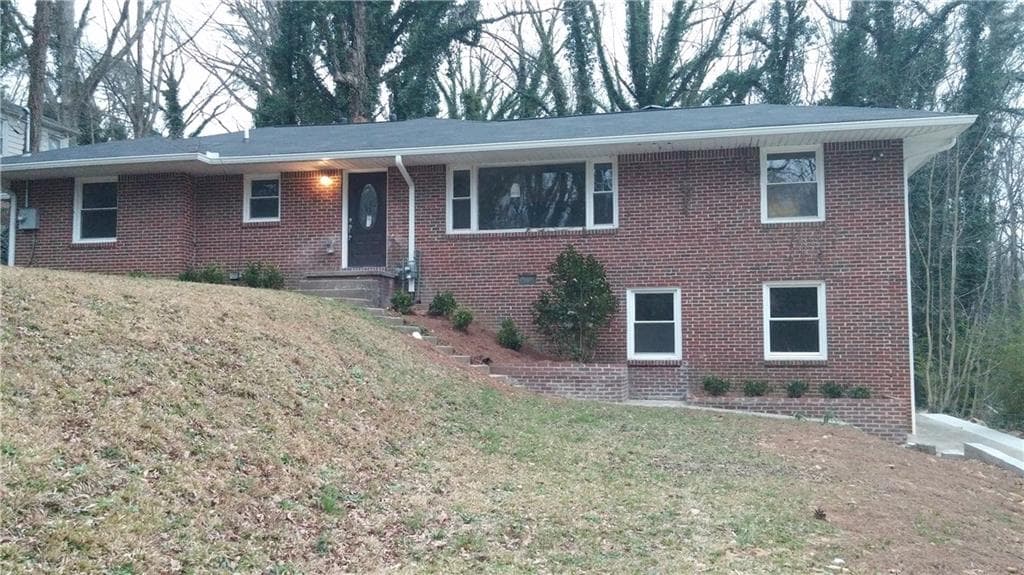 4 bedroom, 2,848 sq ft single family residence sold at 2060 Venetian Drive, Atlanta, GA 30311