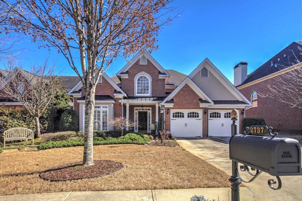 4 bedroom, 3,291 sq ft single family residence sold at 2737 Vinings Oak Drive, Atlanta, GA 30339