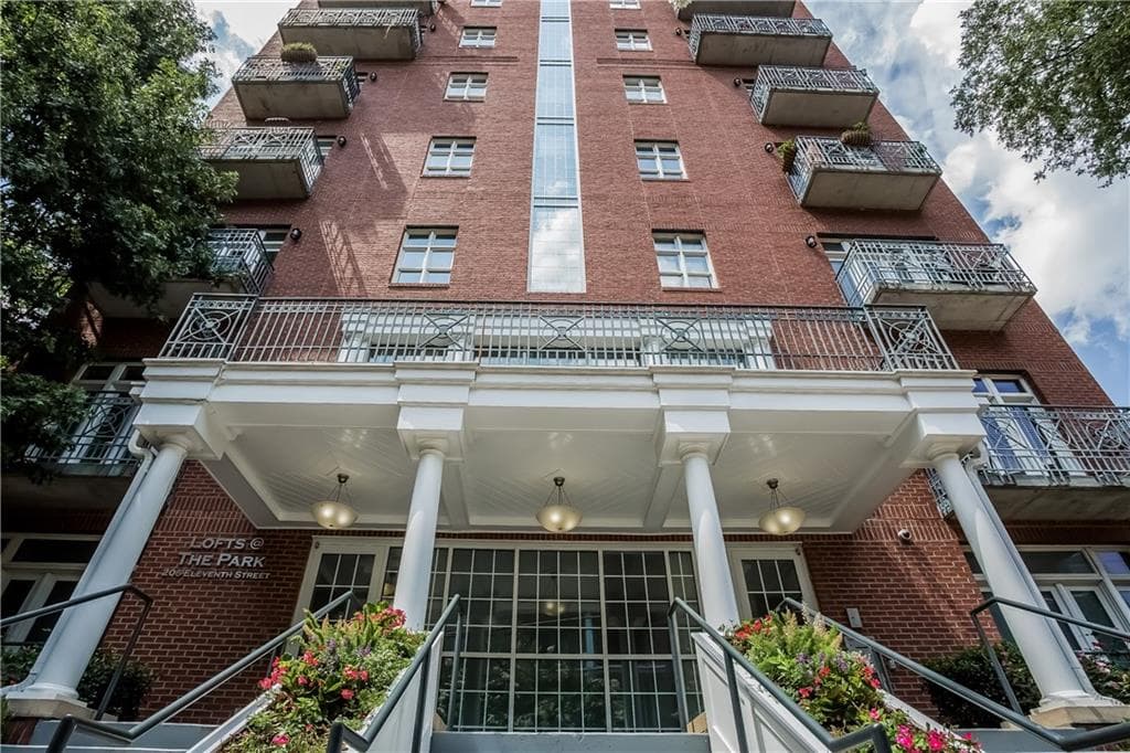 1 bedroom, 1,239 sq ft condominium sold at 206 11th Street 702, Atlanta, GA 30309