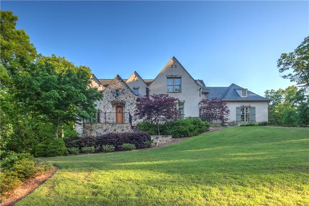 6 bedroom single family residence sold at 2852 Dover Road, Atlanta, GA 30327