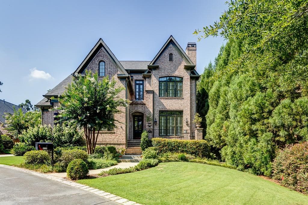 5 bedroom, 6,440 sq ft single family residence sold at 4158 Wieuca Road, Atlanta, GA 30342