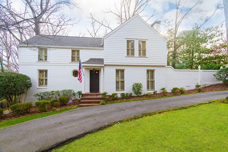 3 bedroom, 2,378 sq ft single family residence sold at 3777 Peachtree Dunwoody Road, Atlanta, GA 30342