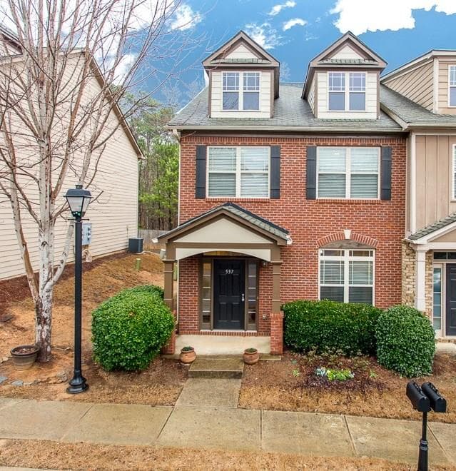 3 bedroom, 1,563 sq ft townhouse sold at 537 Ridge View Crossing, Woodstock, GA 30188