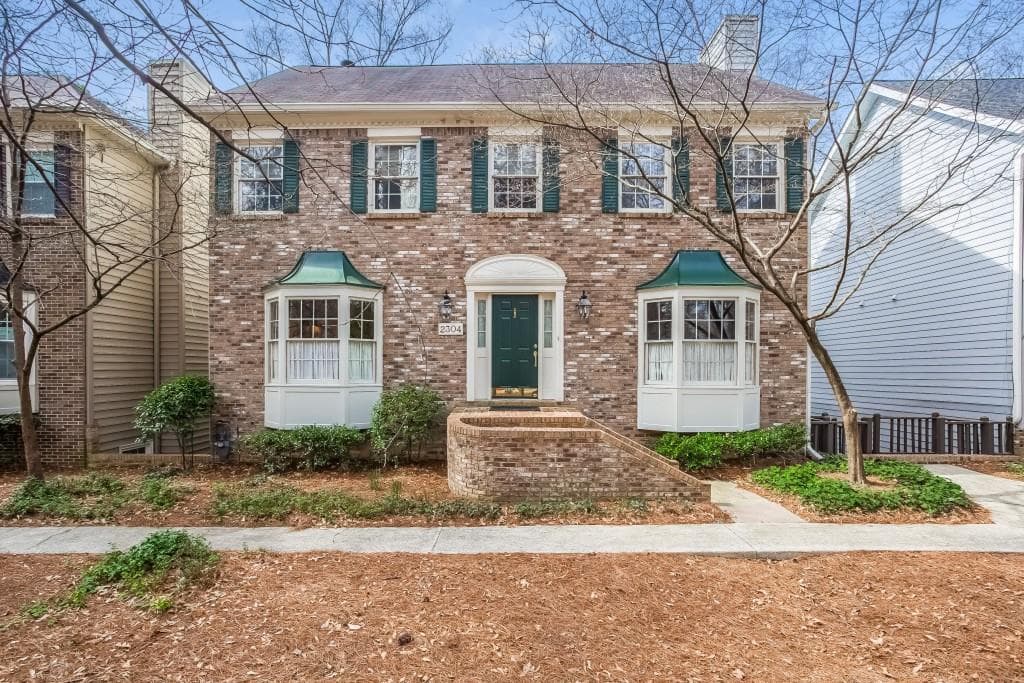 4 bedroom, 2,522 sq ft single family residence sold at 2304 Defoors Ferry Road, Atlanta, GA 30318