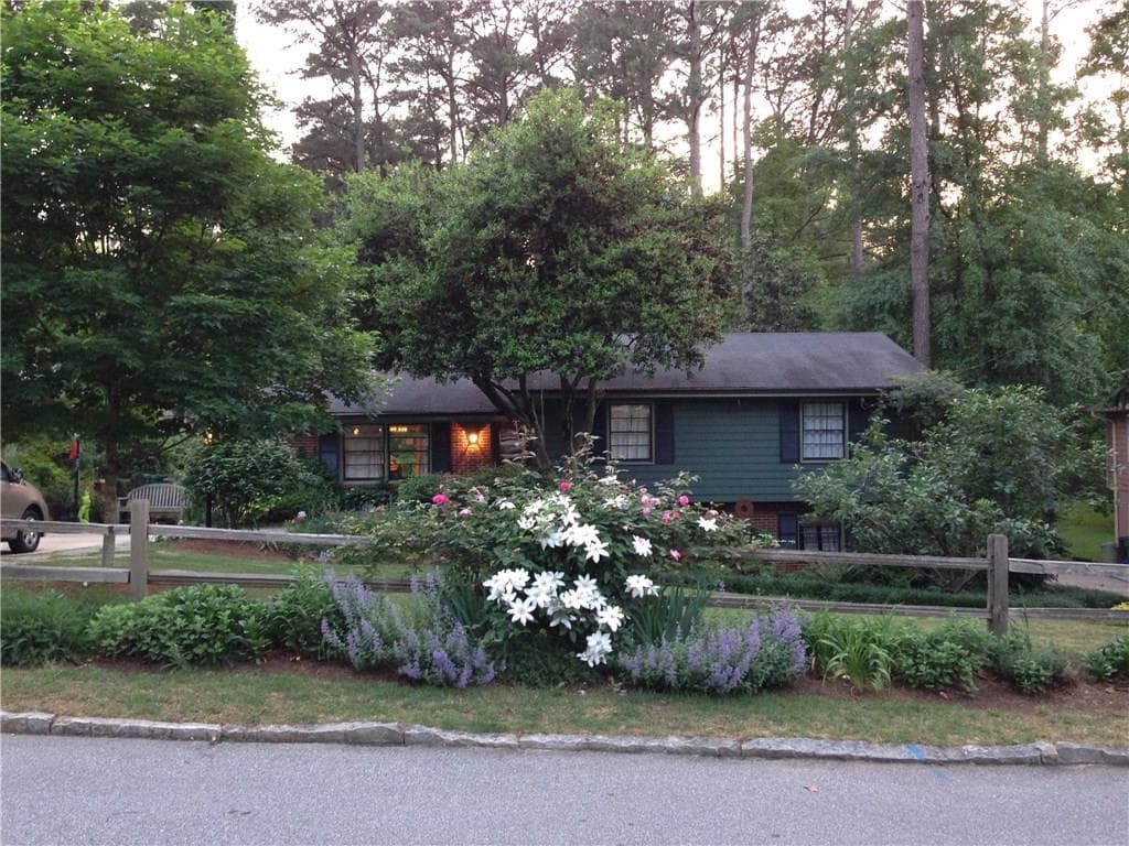 4 bedroom, 1,806 sq ft single family residence sold at 2780 Pioneer Court, Chamblee, GA 30341