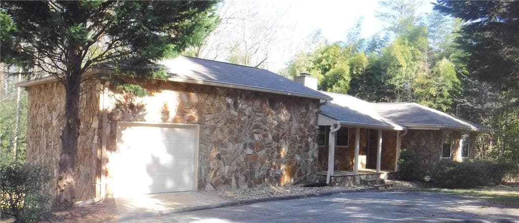 3 bedroom, 1,298 sq ft single family residence sold at 260 E Memorial Drive, Dallas, GA 30132