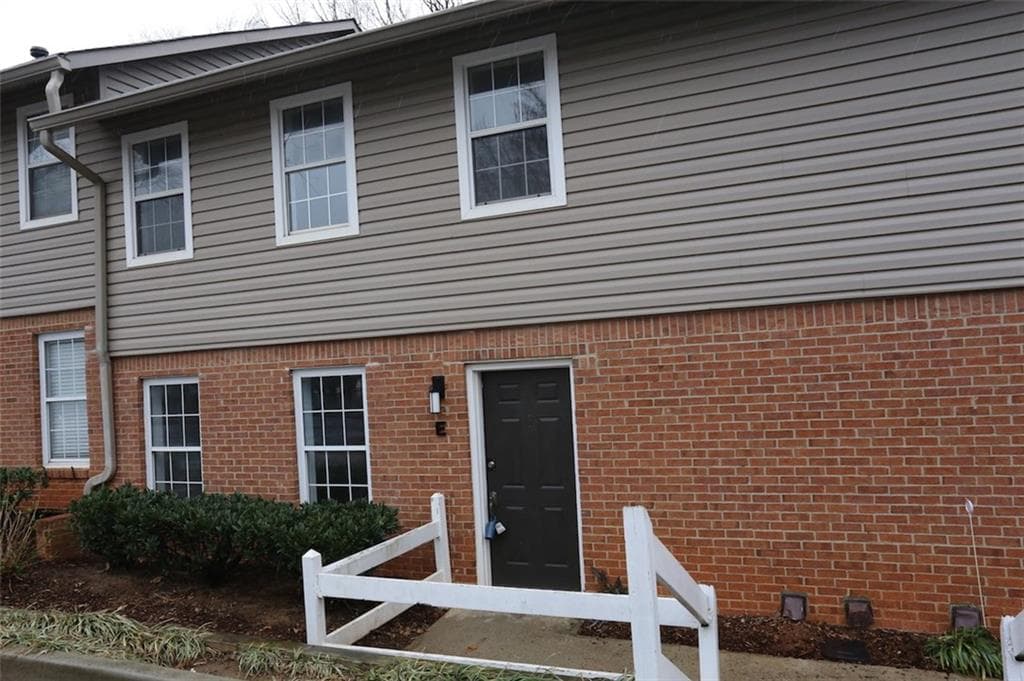 3 bedroom, 1,470 sq ft townhouse sold at 7750 Roswell Road 9E, Atlanta, GA 30350