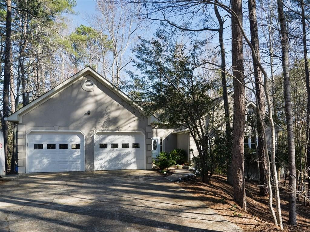 4 bedroom, 1,976 sq ft single family residence sold at 414 W Leslie Court, Woodstock, GA 30188