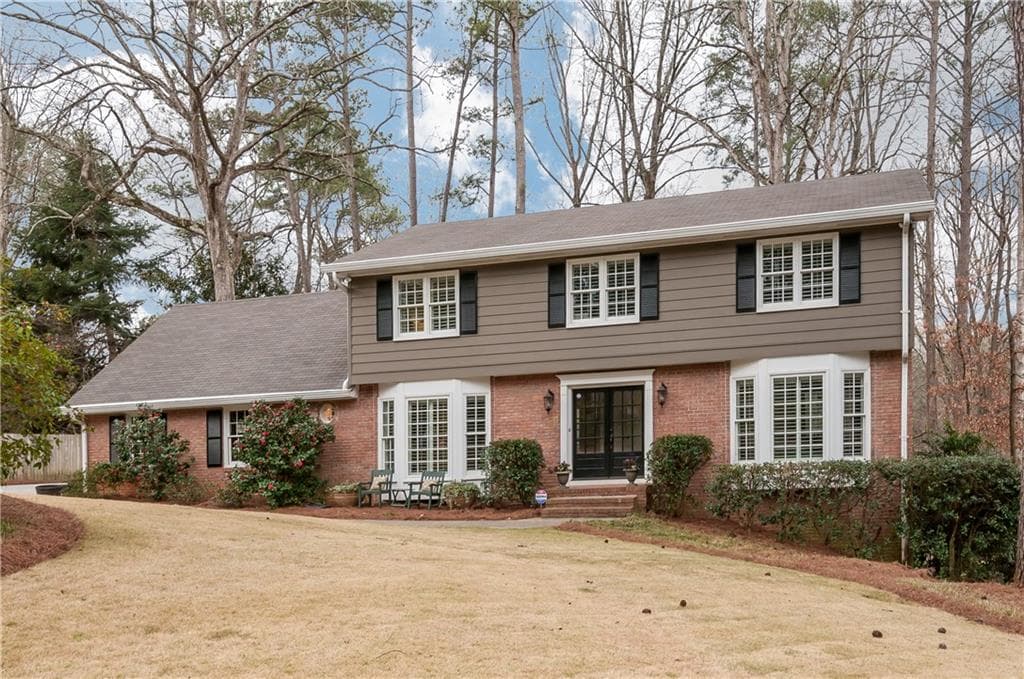 4 bedroom, 3,586 sq ft single family residence sold at 6250 Weatherly Drive, Sandy Springs, GA 30328