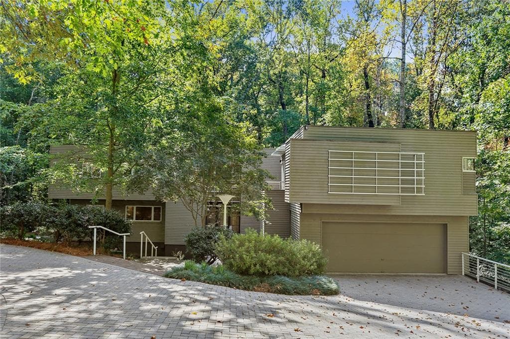 4 bedroom, 3,493 sq ft single family residence sold at 2216 Heritage Drive, Atlanta, GA 30345