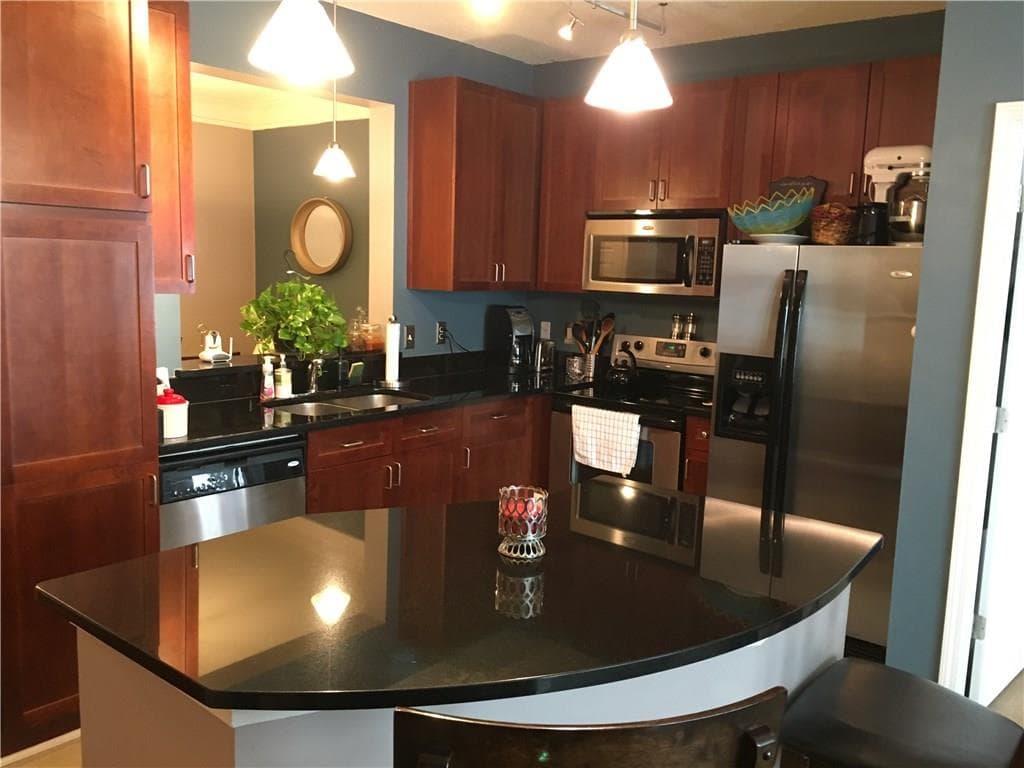 2 bedroom, 1,155 sq ft condominium sold at 400 17th Street 1403, Atlanta, GA 30363