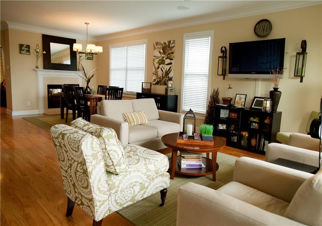 4 bedroom, 2,600 sq ft townhouse sold at 1055 Davis Circle R, Atlanta, GA 30318