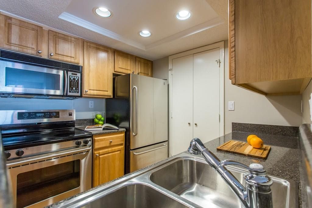 1 bedroom, 690 sq ft condominium sold at 3071 Chastain Park Court, Atlanta, GA 30342