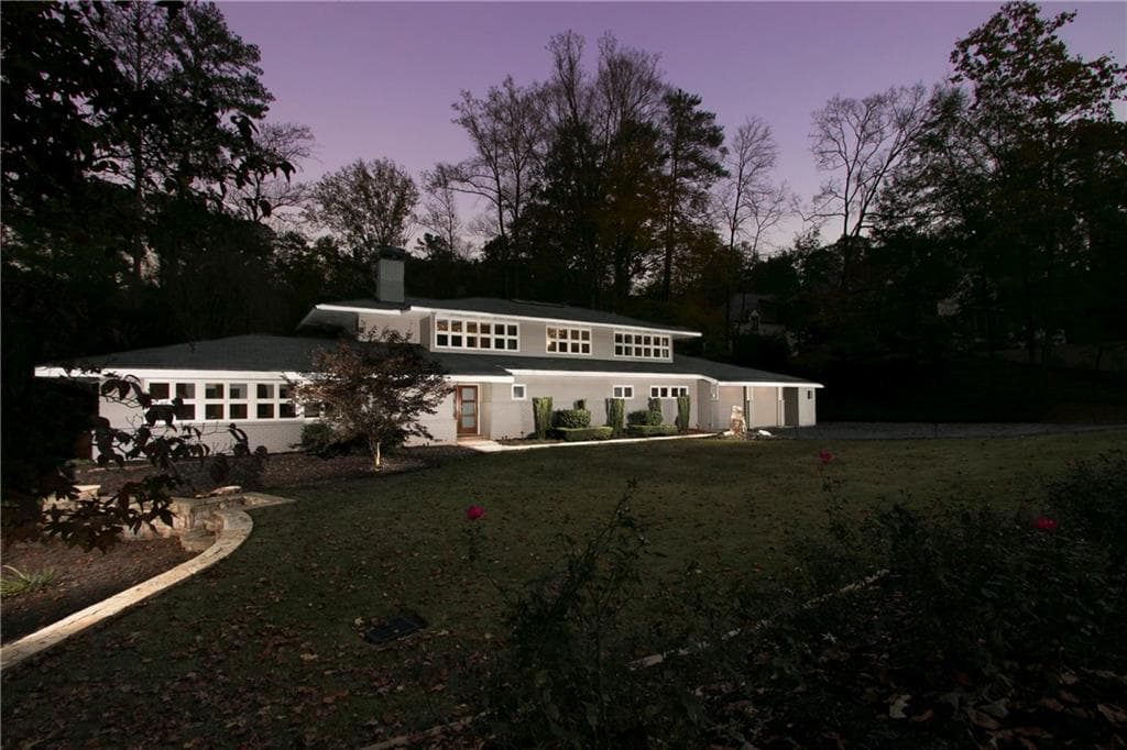4 bedroom, 4,811 sq ft single family residence sold at 516 Londonberry Road, Atlanta, GA 30327