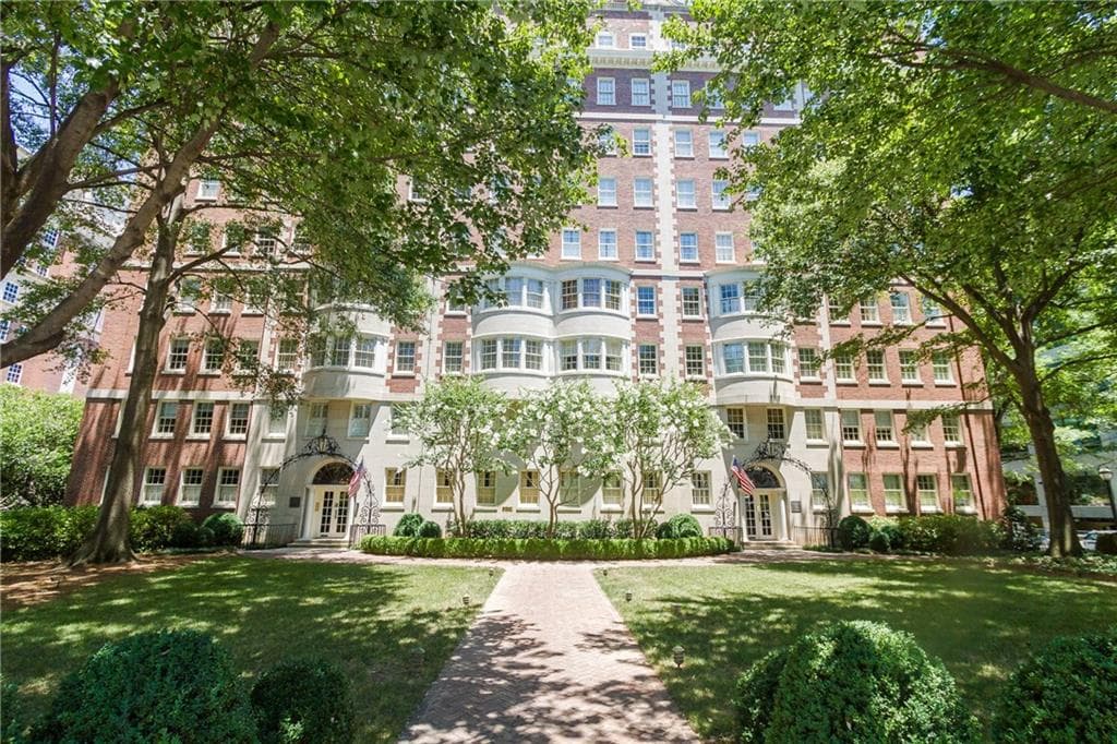 2 bedroom condominium sold at 1325 Peachtree Street 202, Atlanta, GA 30309