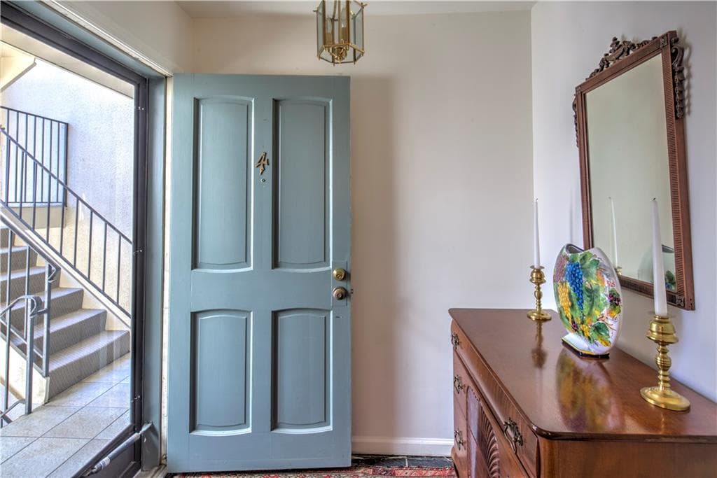 2 bedroom, 1,163 sq ft condominium sold at 4 Glenald Way, Atlanta, GA 30327