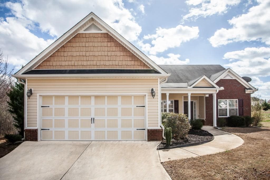 3 bedroom, 1,676 sq ft single family residence sold at 72 Wayne Meadows Court, Douglasville, GA 30134