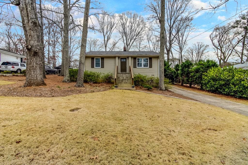 3 bedroom single family residence sold at 1015 Oakview Drive, Smyrna, GA 30080