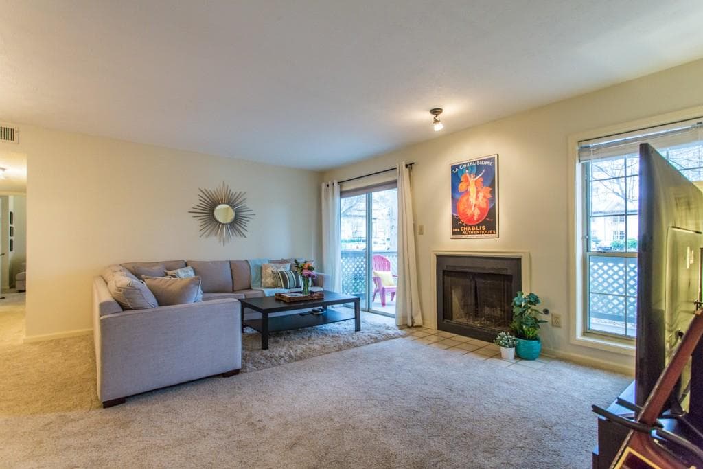2 bedroom, 1,142 sq ft condominium sold at 1216 Weatherstone Drive 1216, Atlanta, GA 30324