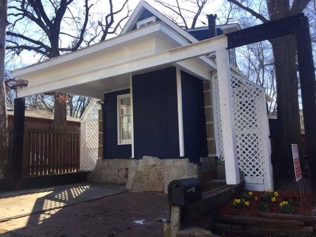 2 bedroom, 995 sq ft single family residence sold at 1018 Curran Street, Atlanta, GA 30318
