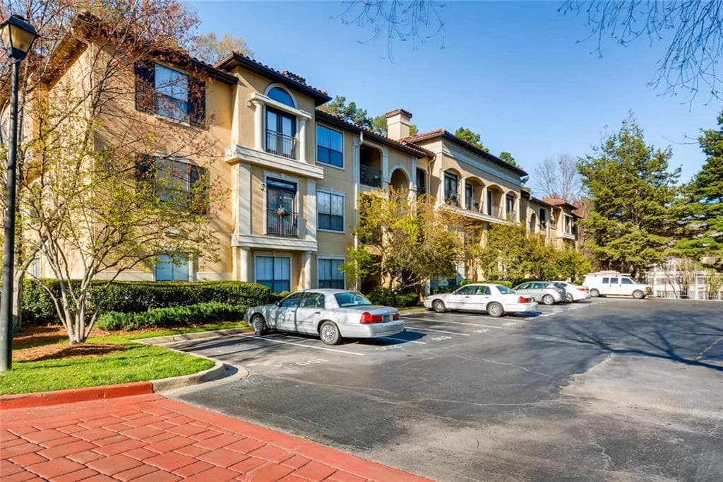 1 bedroom, 919 sq ft condominium sold at 3777 Peachtree Road 1125, Atlanta, GA 30319