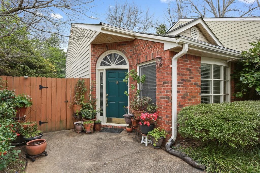 2 bedroom, 1,601 sq ft townhouse sold at 1812 Rockridge Place, Atlanta, GA 30324