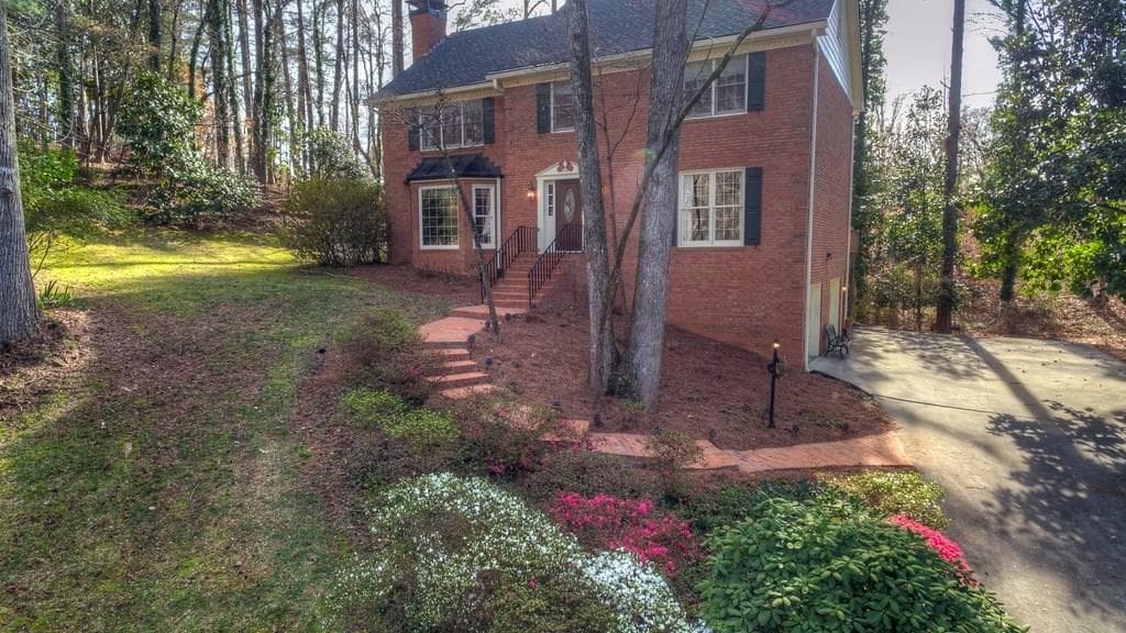 5 bedroom single family residence sold at 8020 River Circle, Sandy Springs, GA 30350