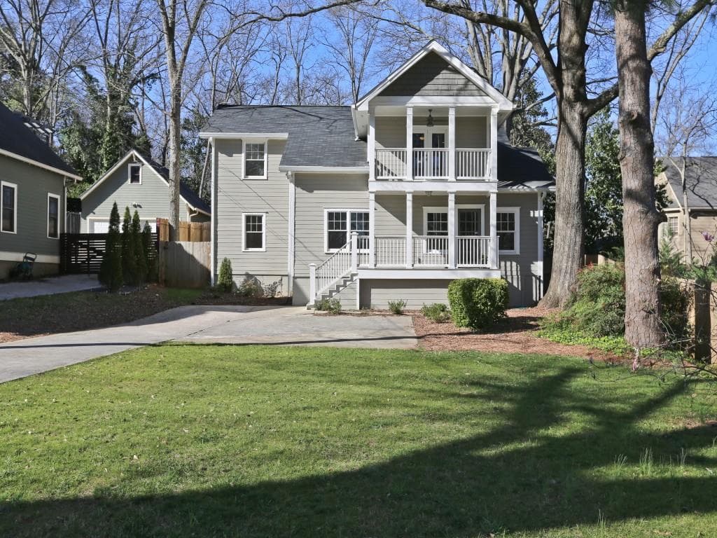 4 bedroom, 2,237 sq ft single family residence sold at 2122 Oakview Road, Atlanta, GA 30317