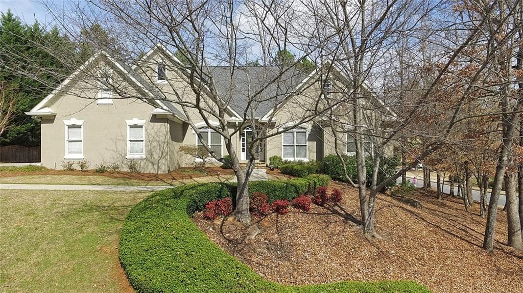 5 bedroom, 3,019 sq ft single family residence sold at 605 Lake Medlock Court, Johns Creek, GA 30022