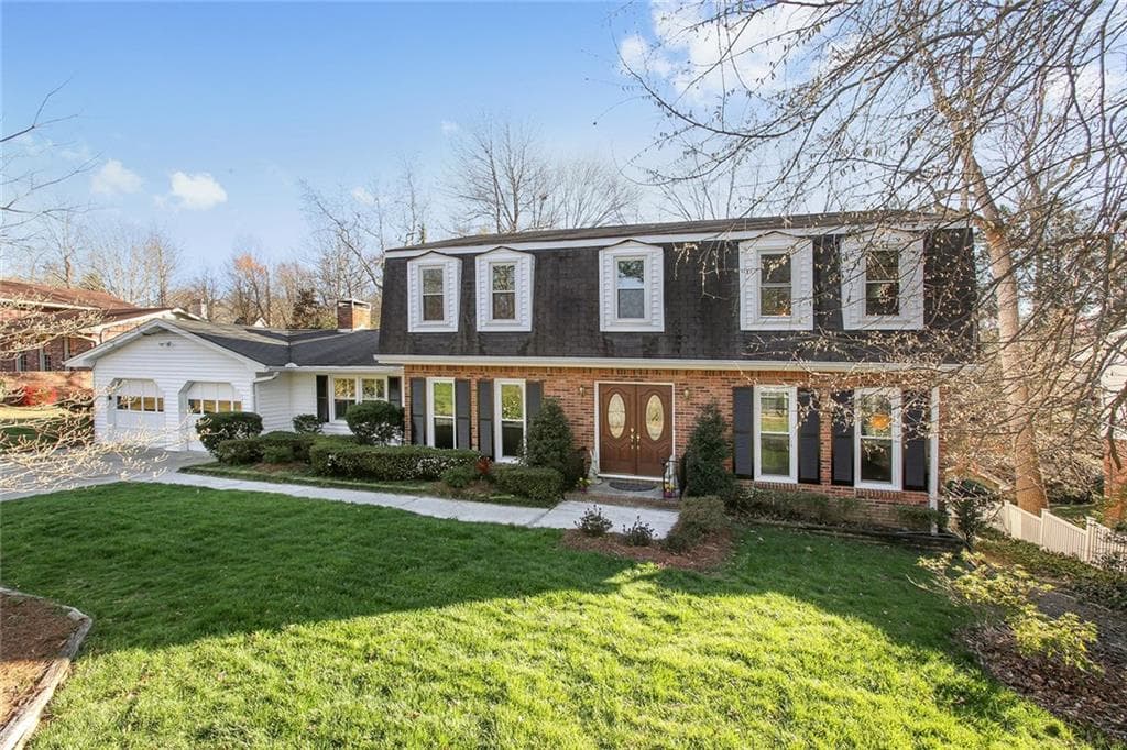 4 bedroom, 2,458 sq ft single family residence sold at 2322 Kingsland Drive, Dunwoody, GA 30360